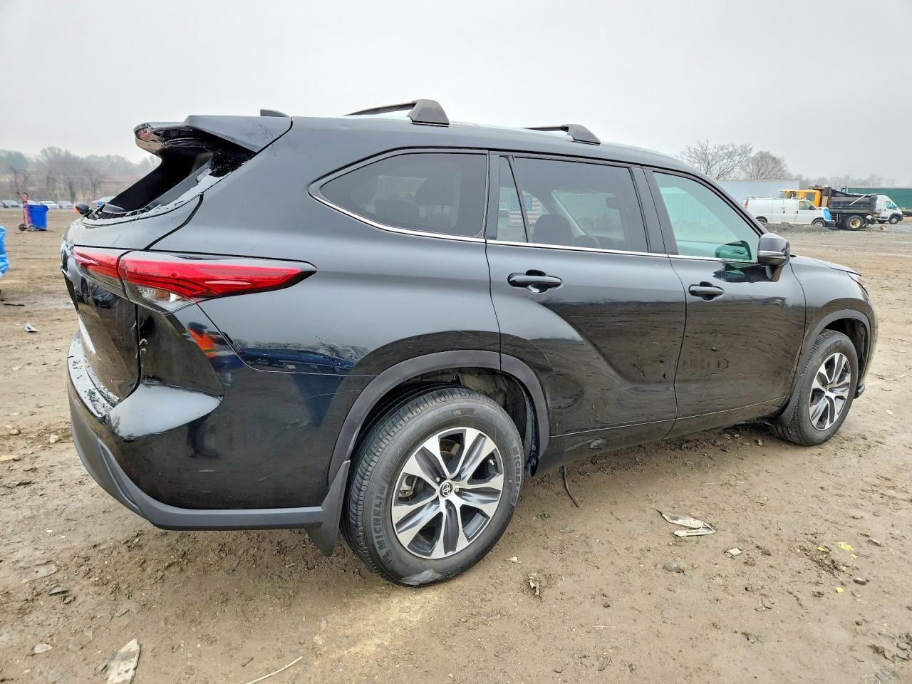 2023 Toyota Highlander L - zdjęcie 3