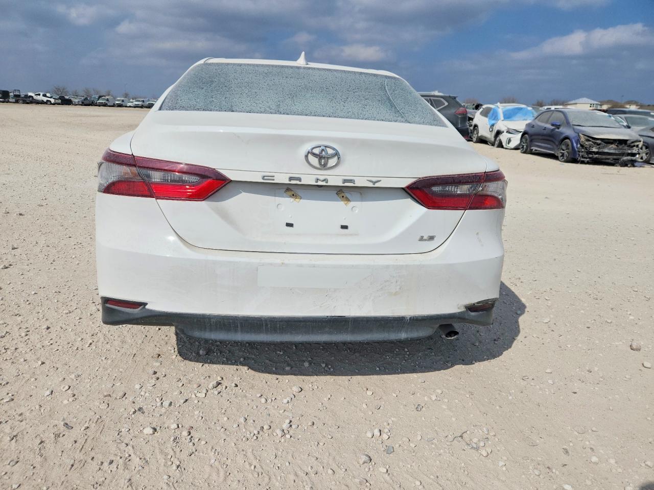2024 Toyota Camry Le - zdjęcie 6