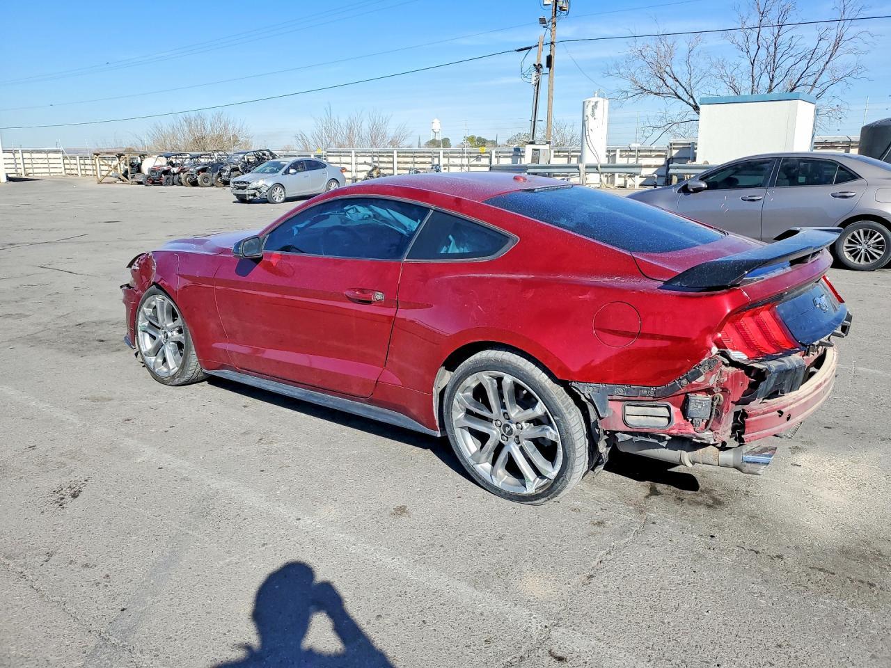 2019 Ford Mustang - zdjęcie 2