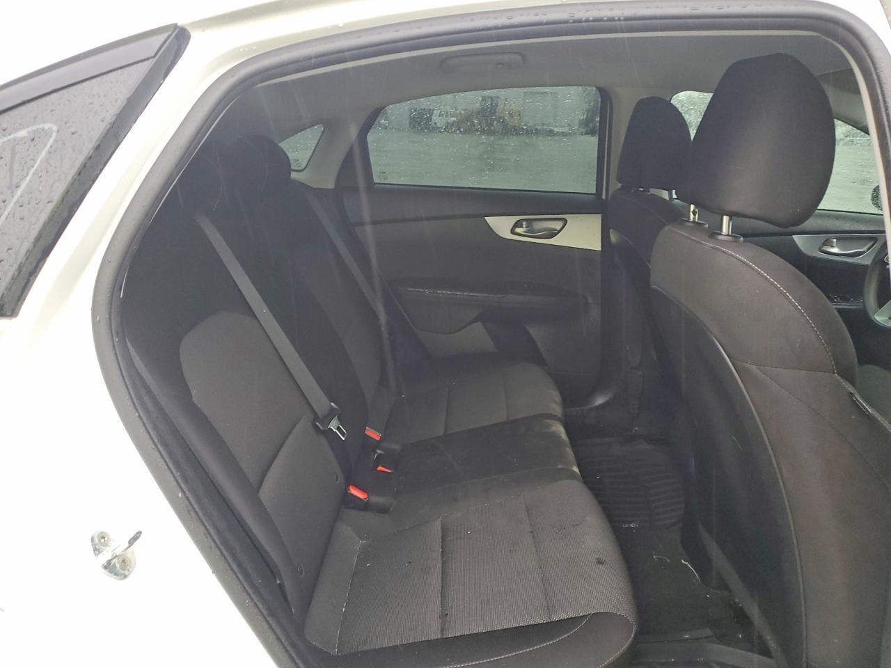 2022 Kia Forte Fe - zdjęcie 10