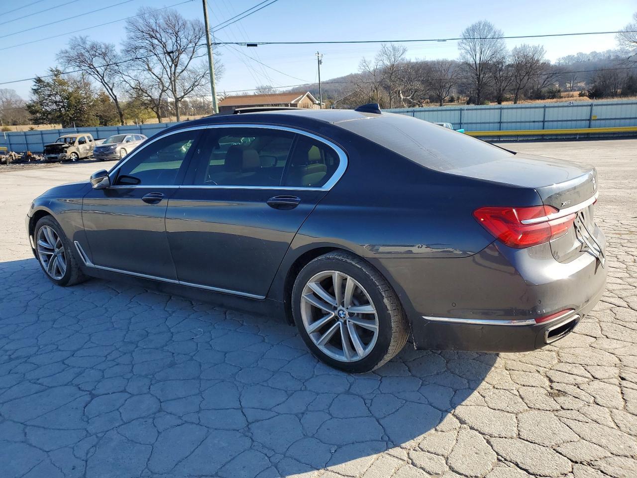 2016 BMW Seria 7 750i - zdjęcie 2