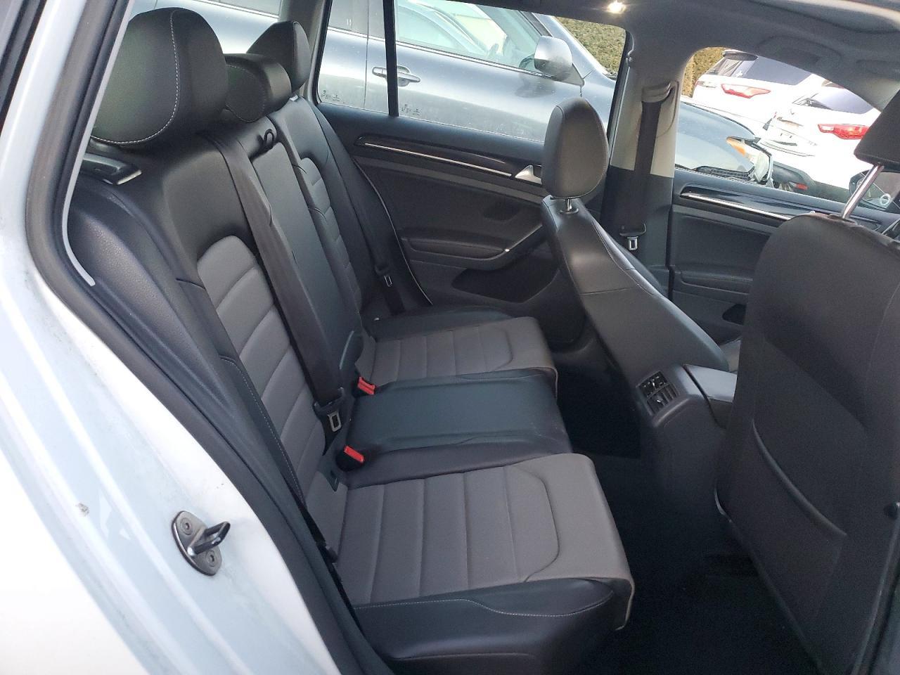 2015 Volkswagen Golf Sportwagen S - zdjęcie 10