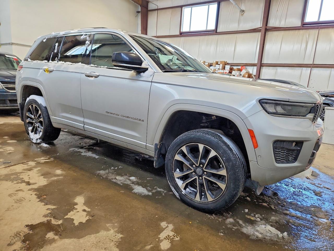 2023 Jeep Grand Cherokee Overland - zdjęcie 4