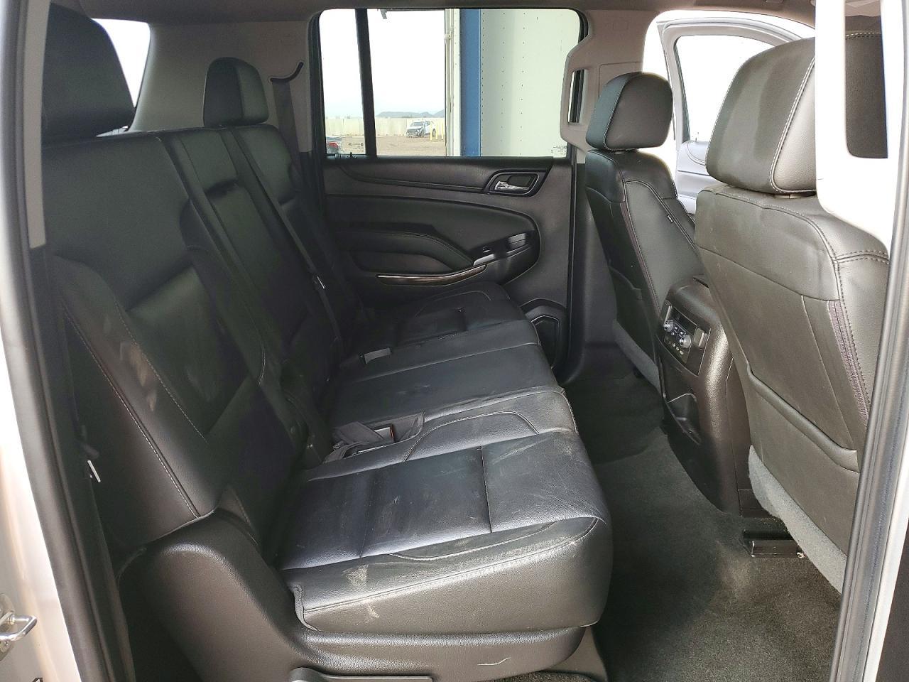 2018 Chevrolet Suburban C1500 Lt - zdjęcie 11