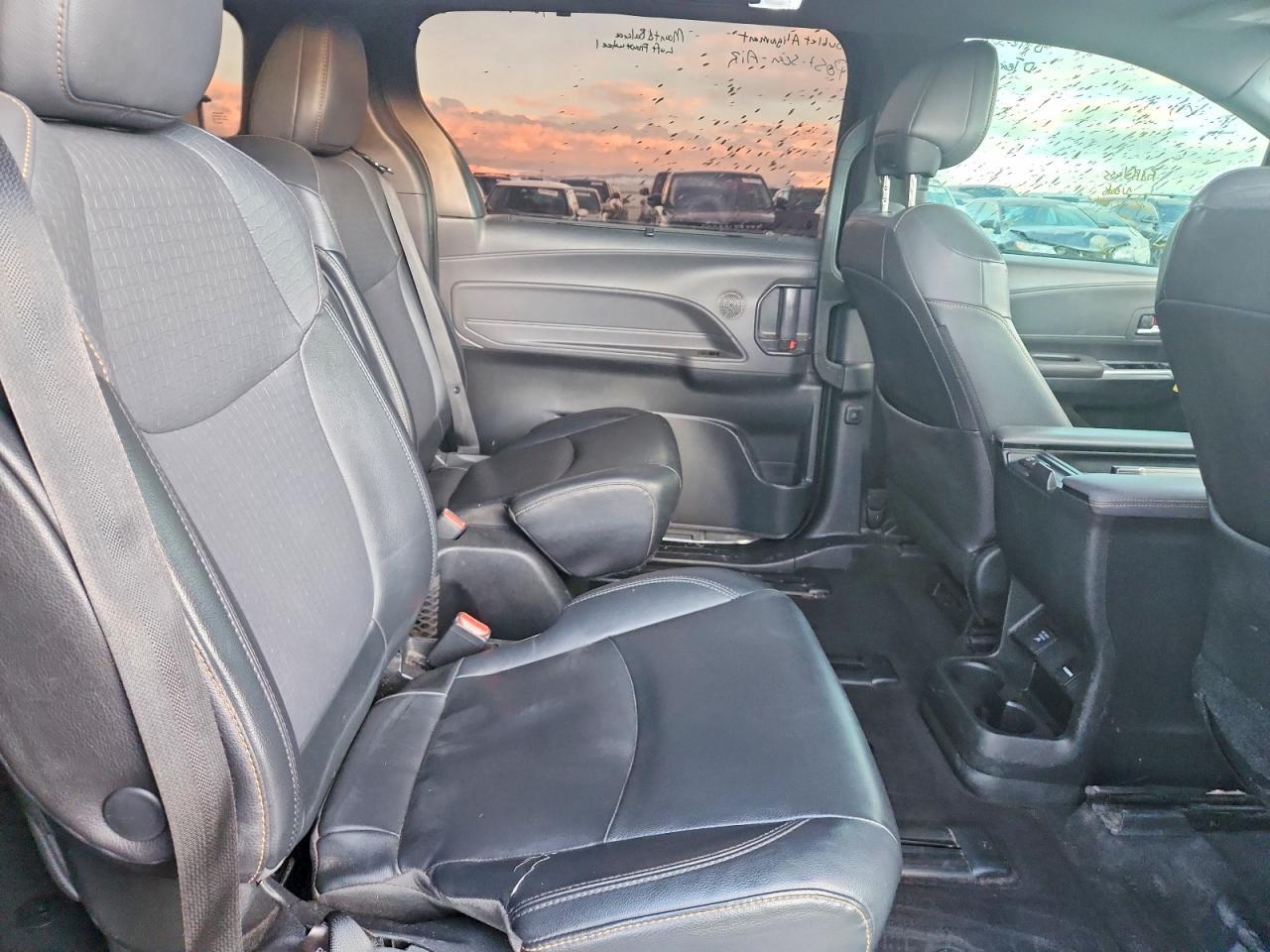 2022 Toyota Sienna Xle - zdjęcie 11