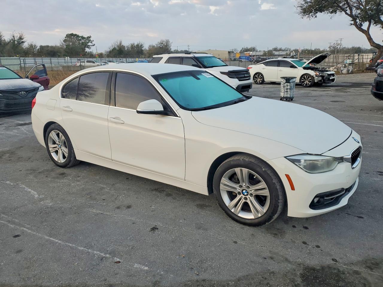 2018 BMW 330 I - zdjęcie 4