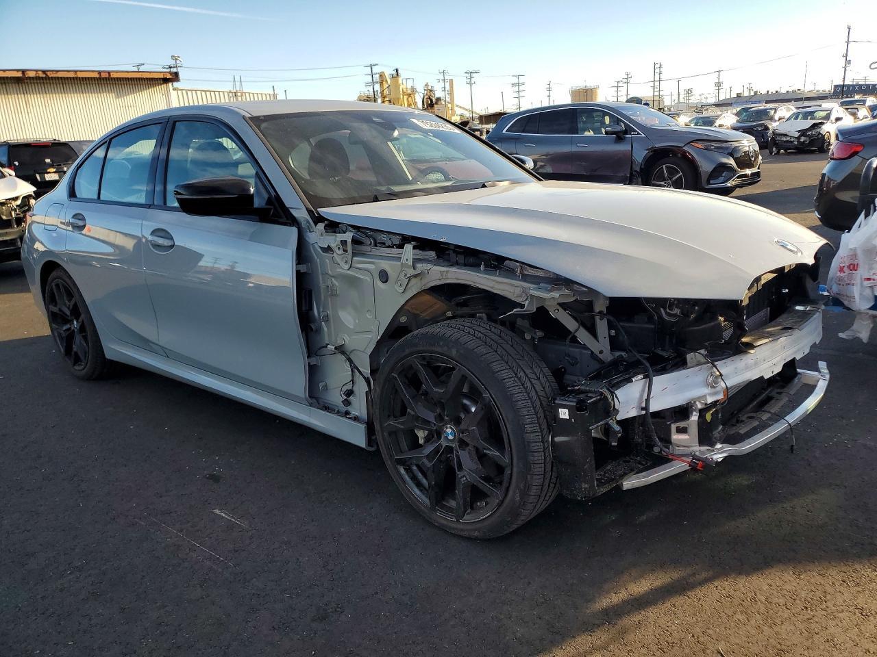 2025 BMW 330I - zdjęcie 4