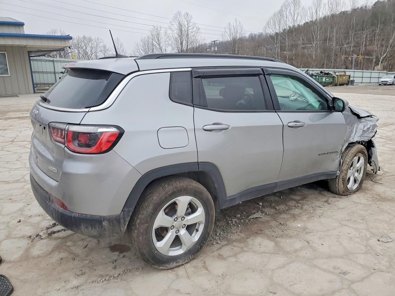2019 Jeep Compass Latitude - zdjęcie 3