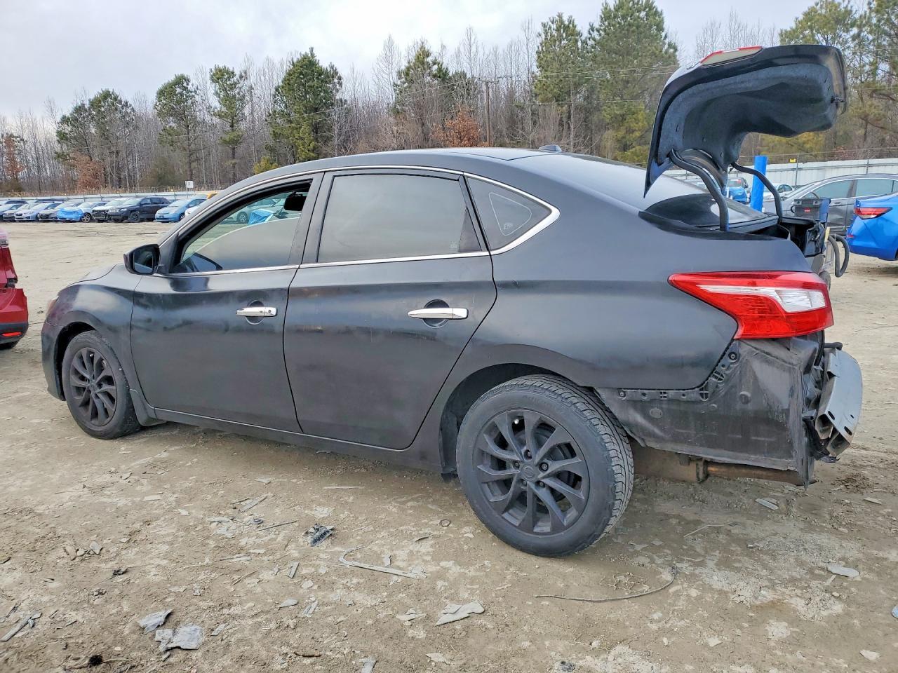 2019 Nissan Sentra S - zdjęcie 2