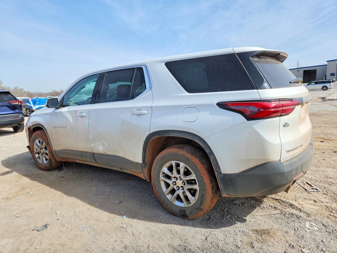 2022 Chevrolet Traverse Ls - zdjęcie 2
