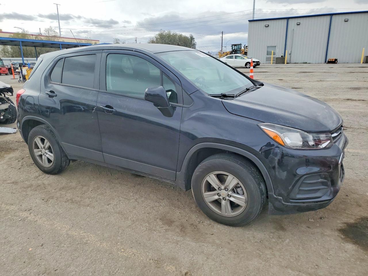 2022 Chevrolet Trax Ls - zdjęcie 4