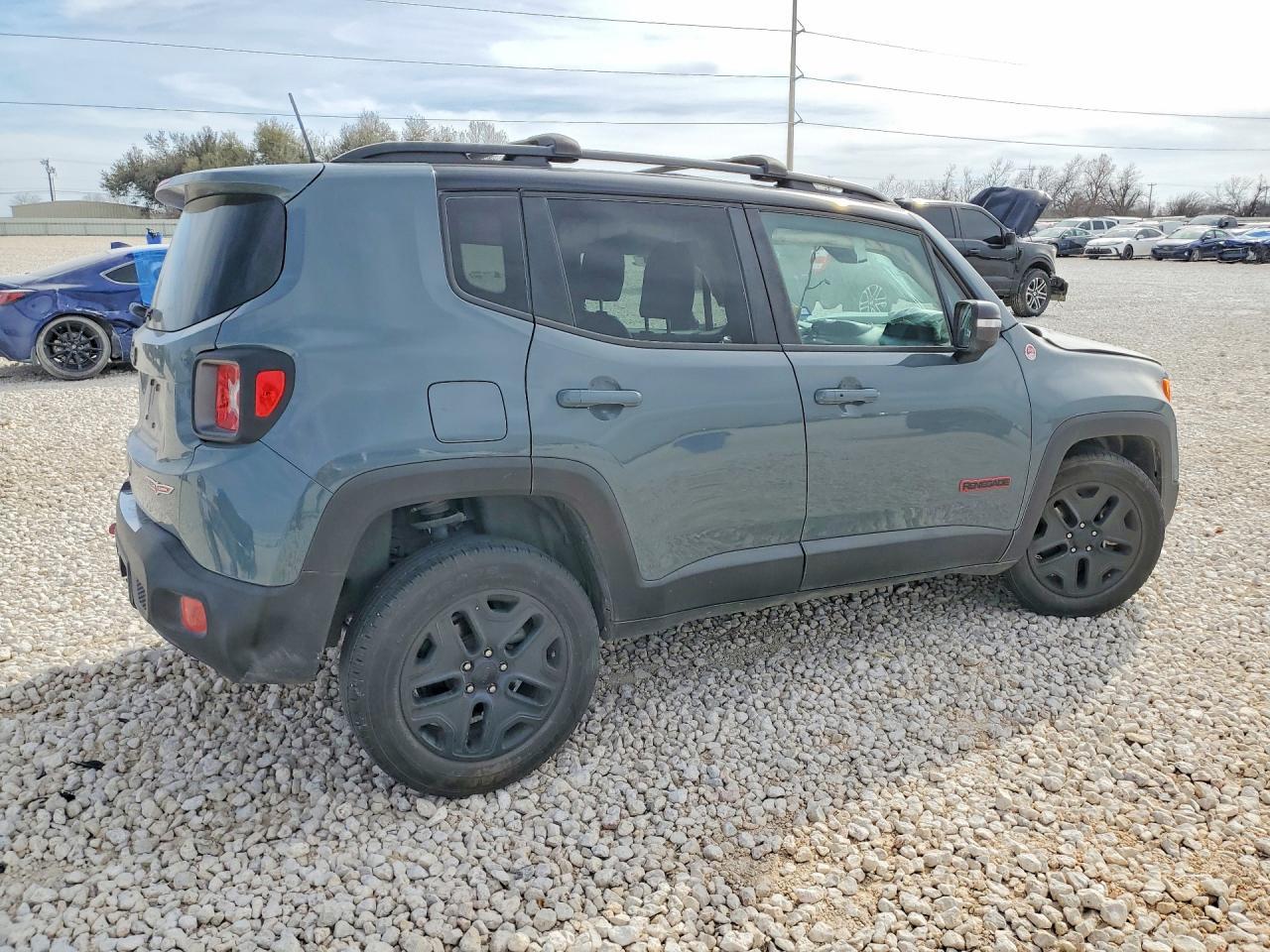 2018 Jeep Renegade Trailhawk - zdjęcie 3