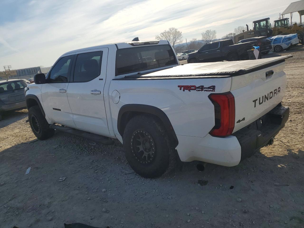 2022 Toyota Tundra Sr5 - zdjęcie 2