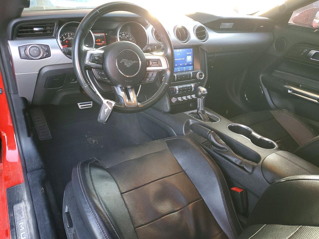 2021 Ford Mustang - zdjęcie 8