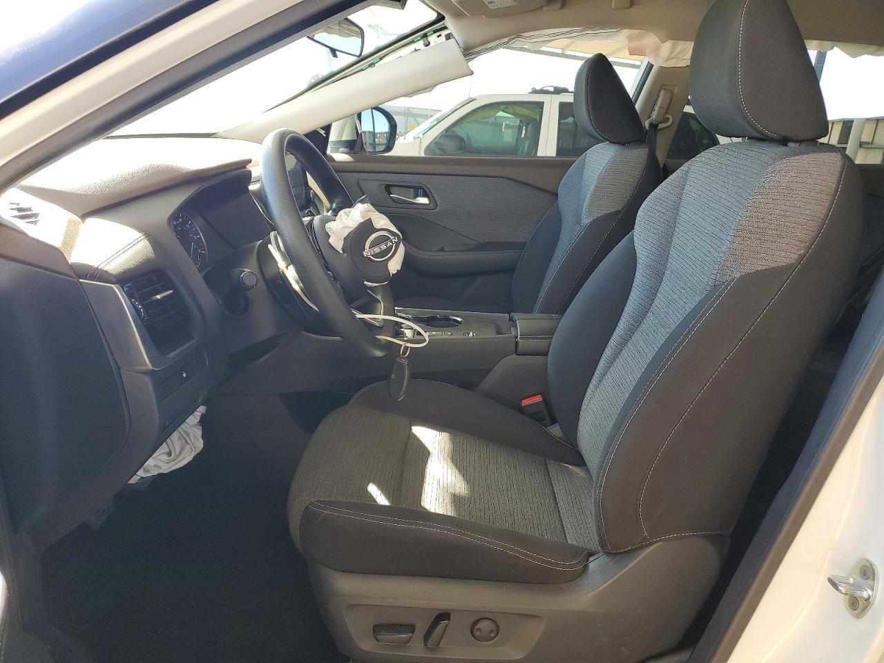 2022 Nissan Rogue Sv - zdjęcie 7