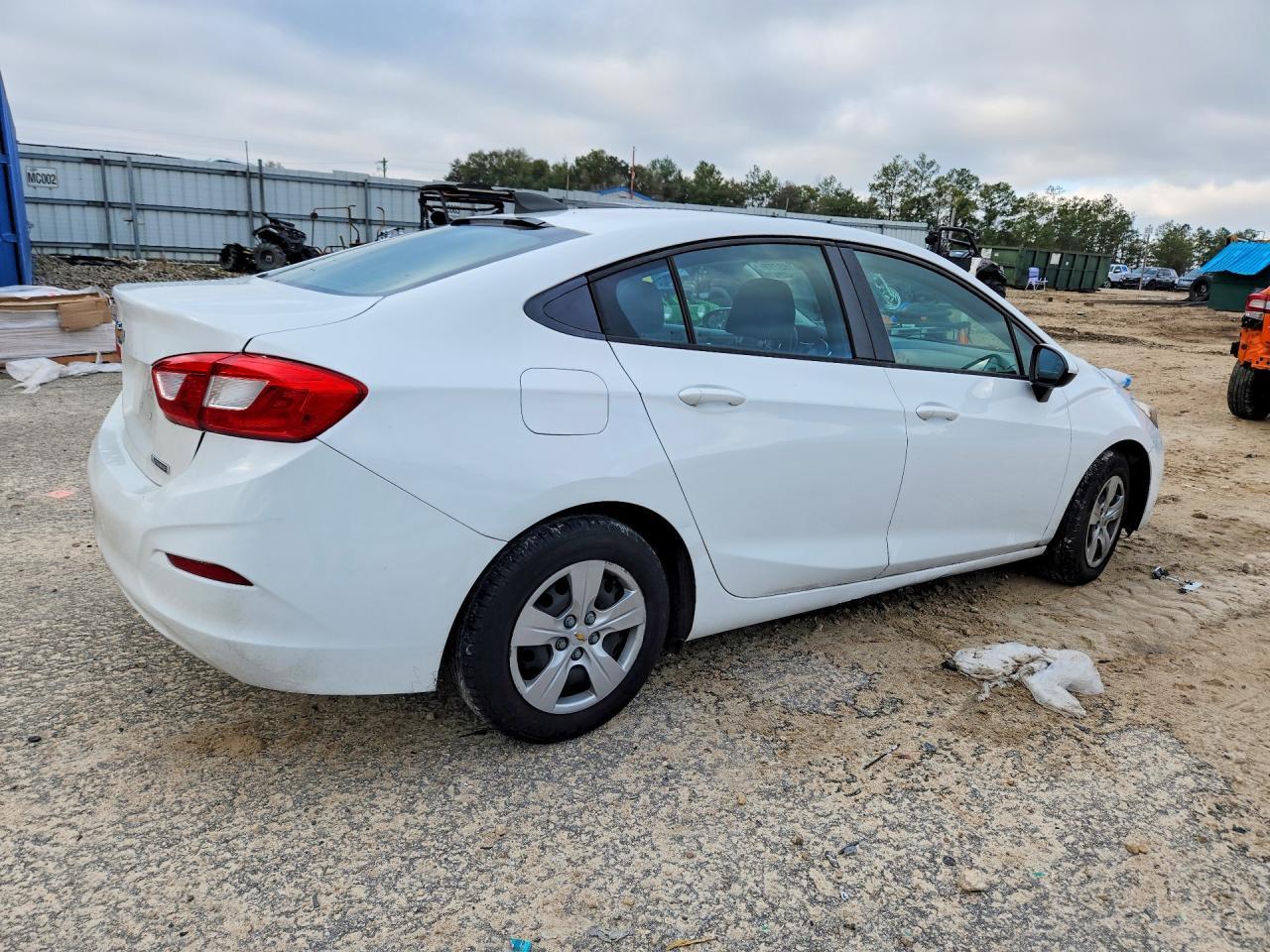 2017 Chevrolet Cruze Ls - zdjęcie 3