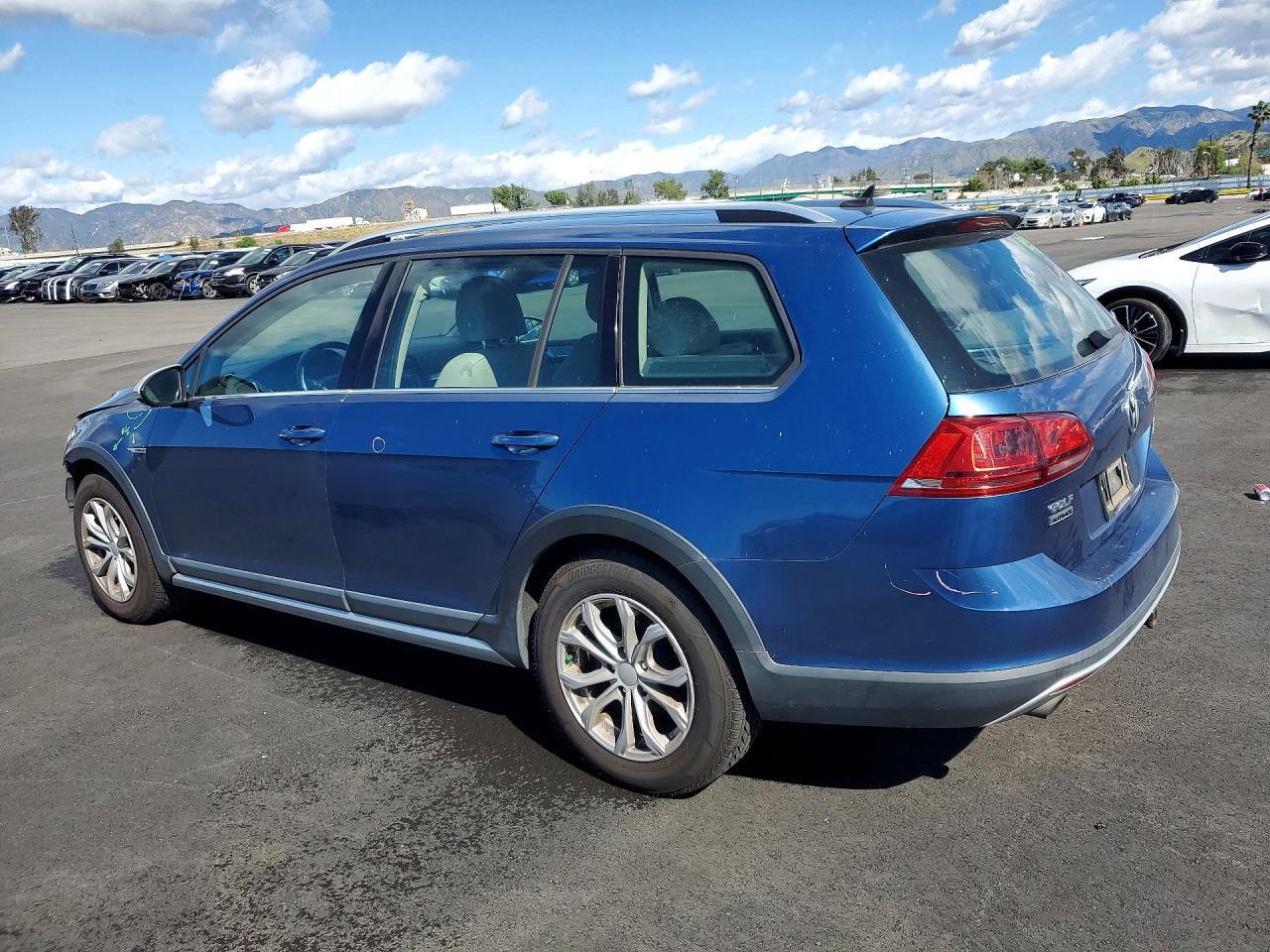 2017 Volkswagen Golf Alltrack S - zdjęcie 2