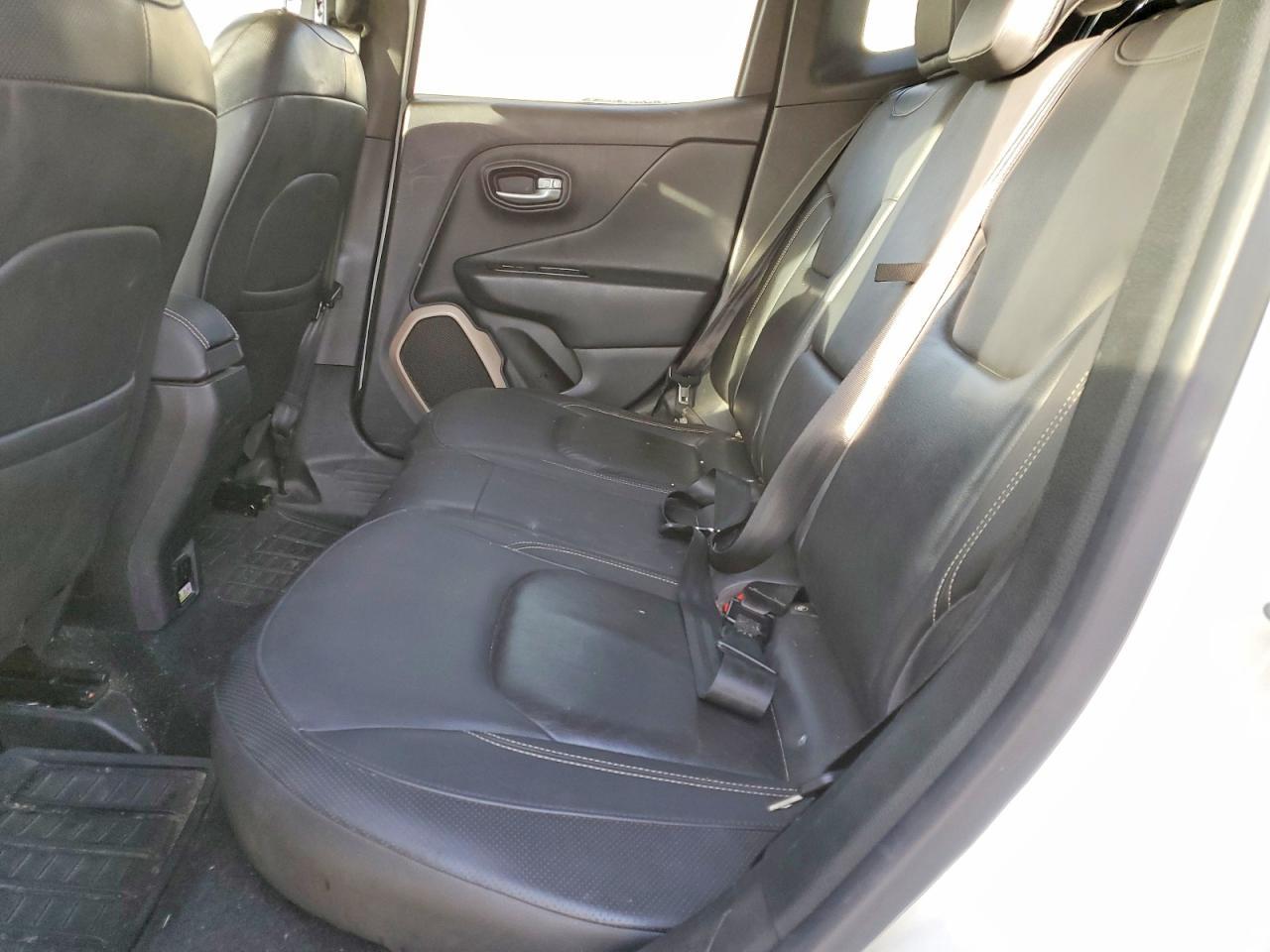2015 Jeep Renegade Limited - zdjęcie 10