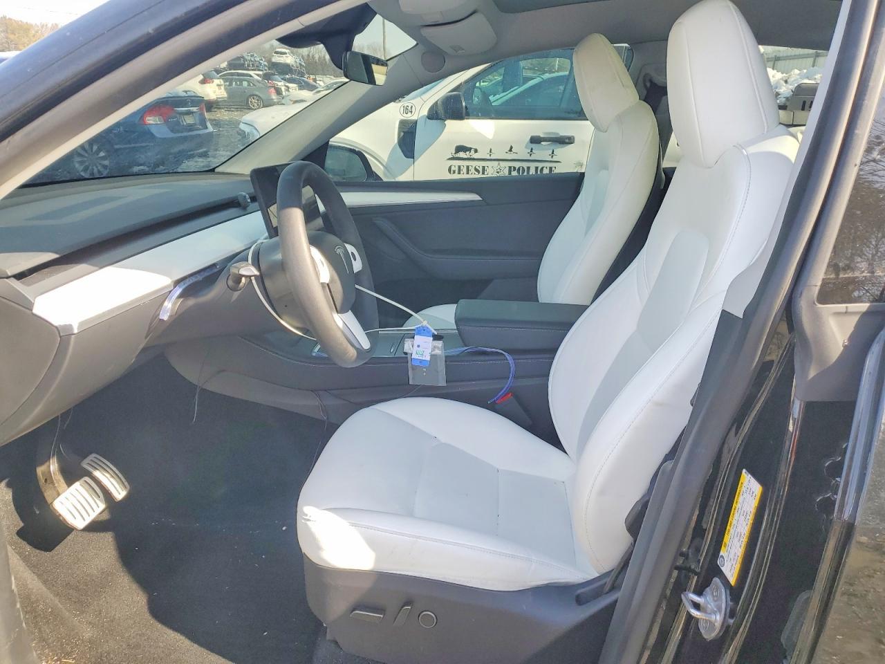 2025 Tesla Model Y - zdjęcie 7