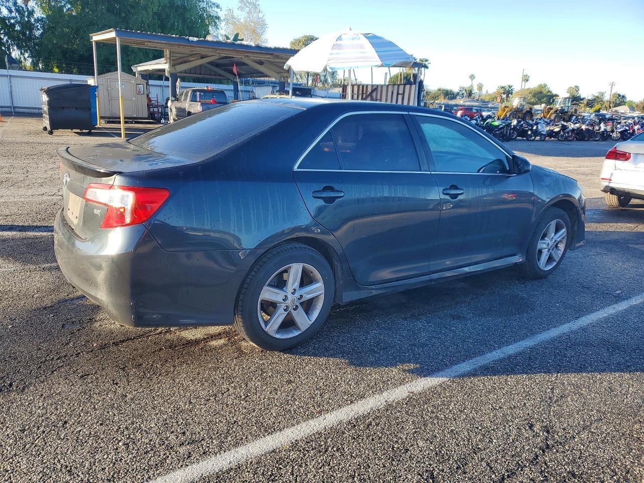 2014 Toyota Camry Se - zdjęcie 3