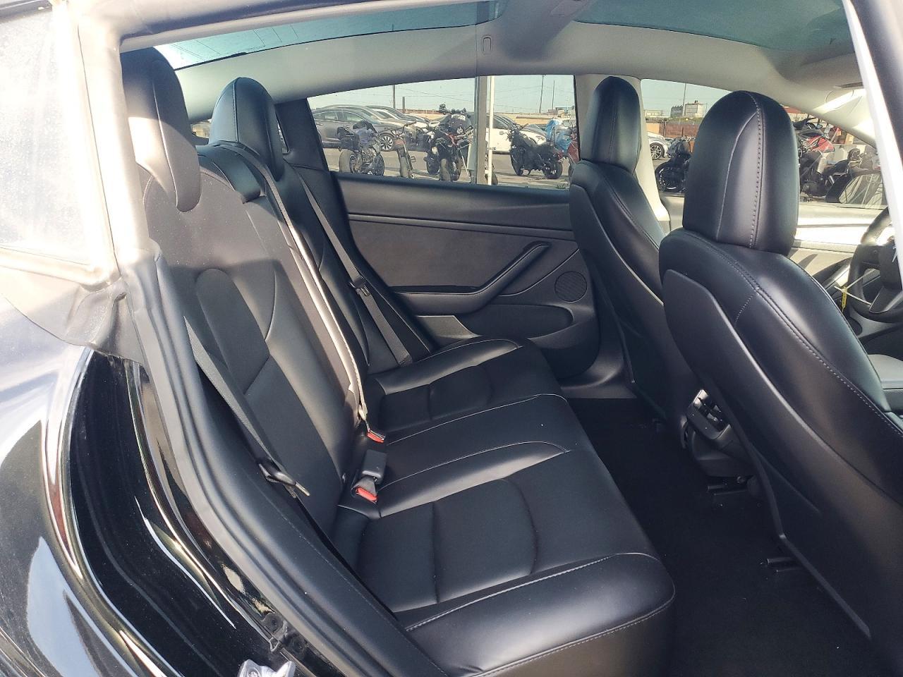 2022 Tesla Model 3 - zdjęcie 10