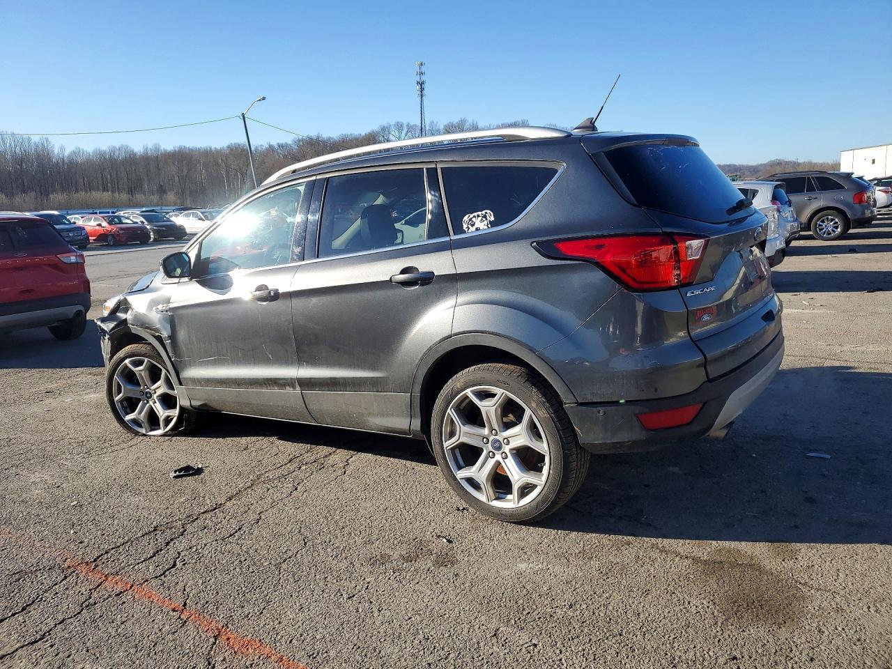 2019 Ford Escape Titanium - zdjęcie 2