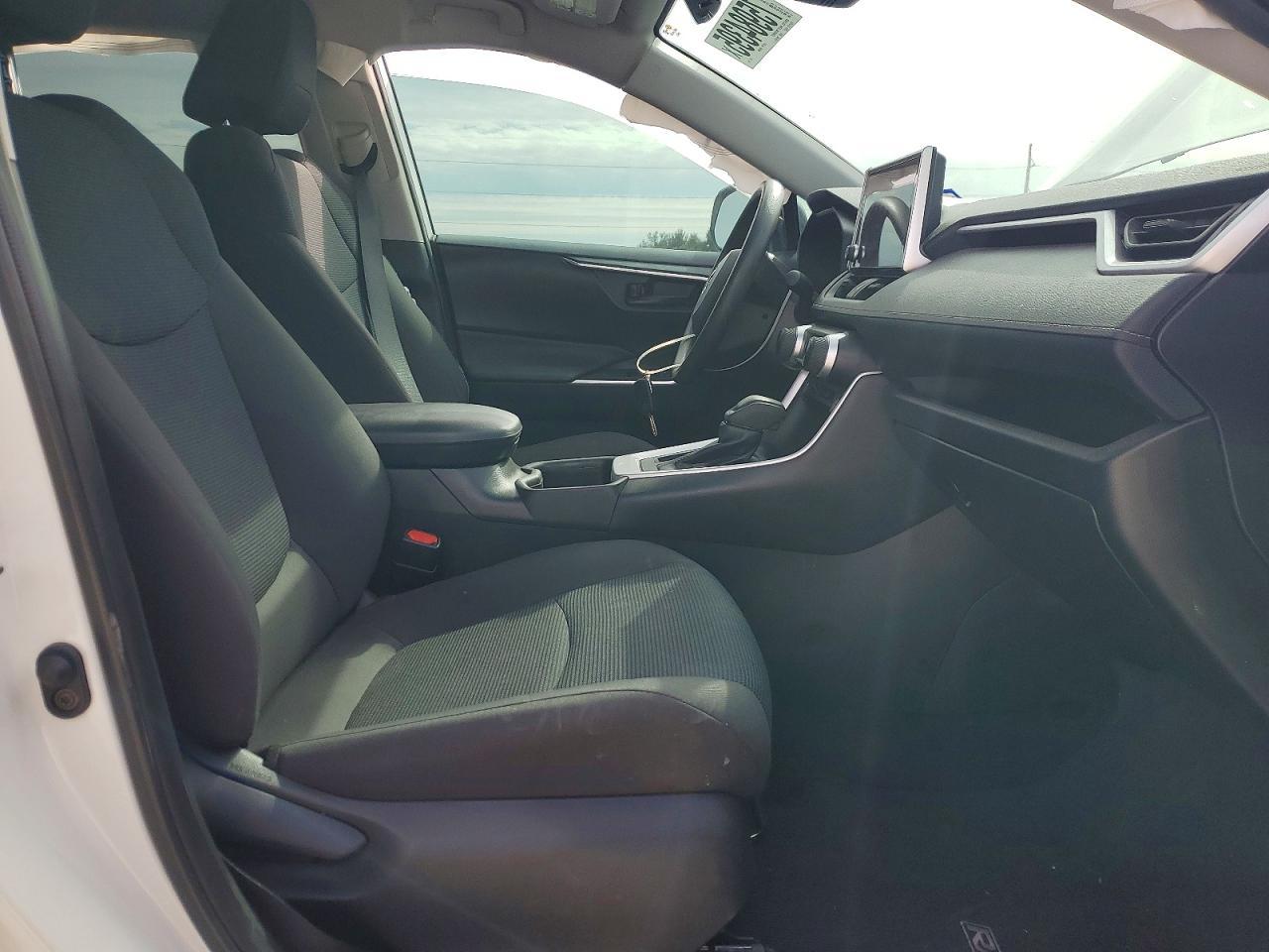 2025 Toyota Rav4 Le - zdjęcie 7