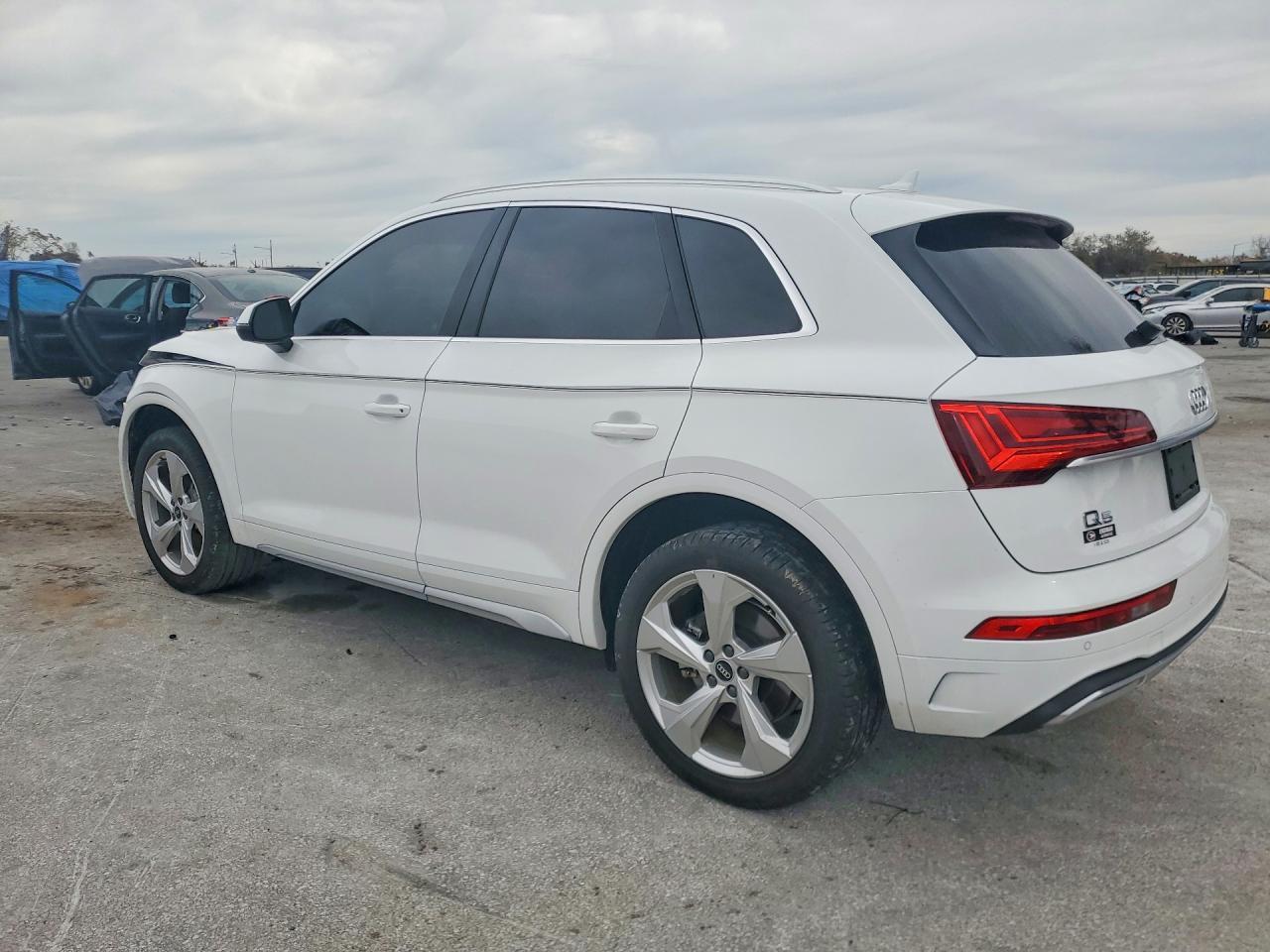 2021 Audi Q5 Premium Plus - zdjęcie 2