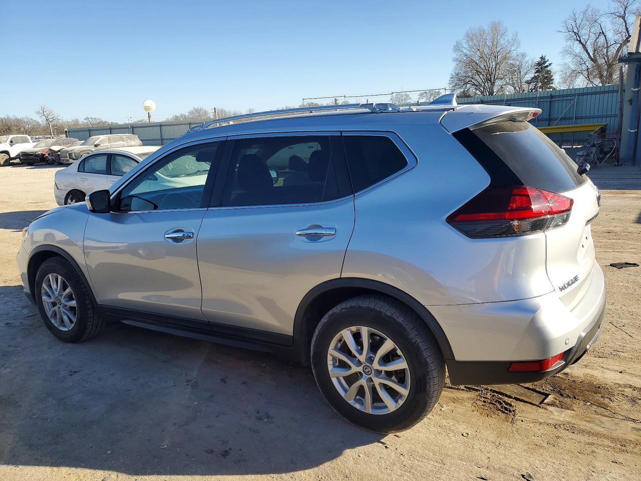 2020 Nissan Rogue Sv - zdjęcie 2