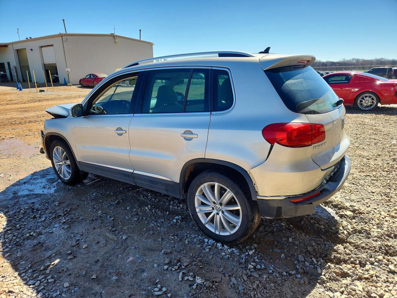 2014 Volkswagen Tiguan S - zdjęcie 2