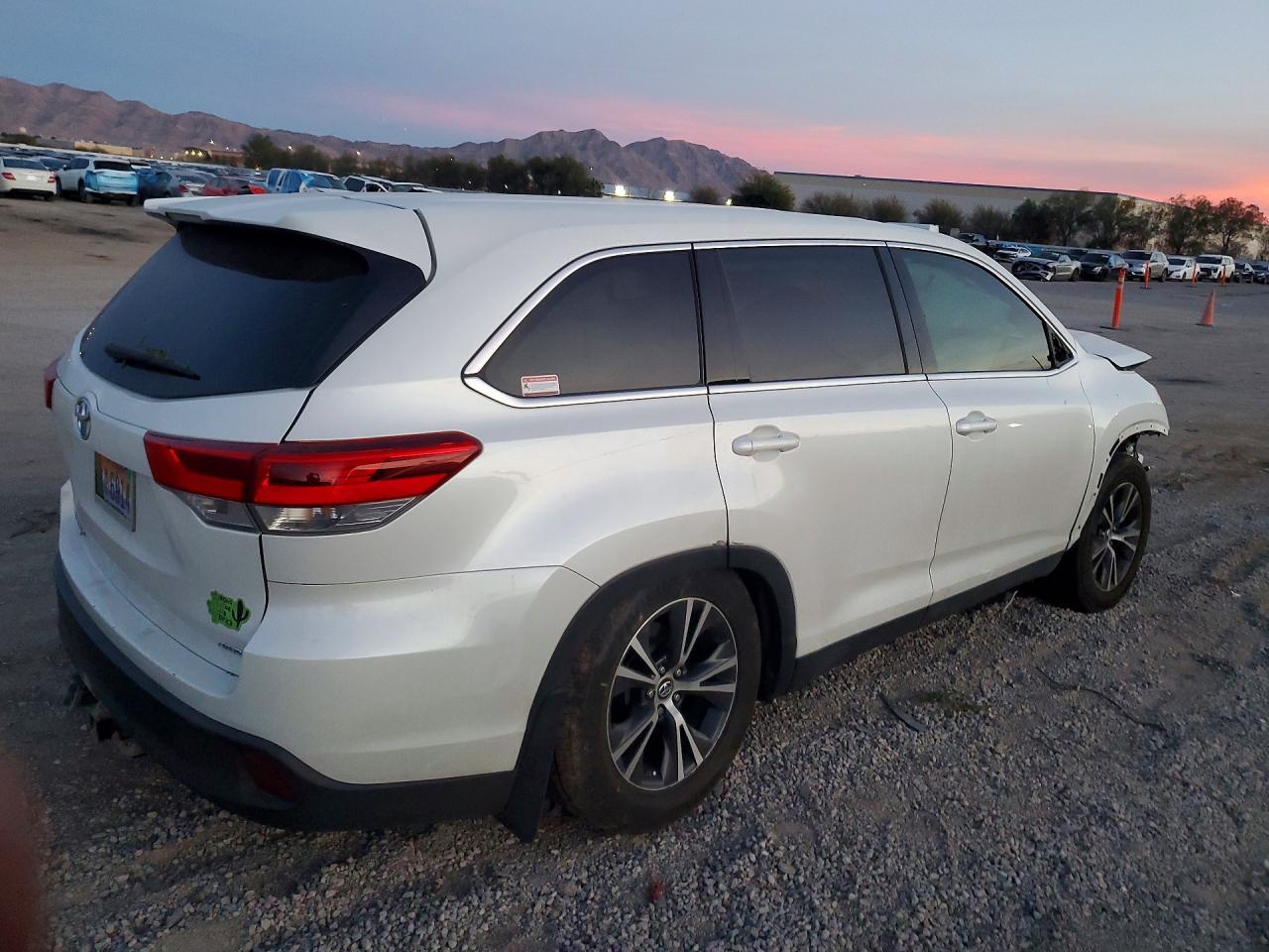 2019 Toyota Highlander Le - zdjęcie 3