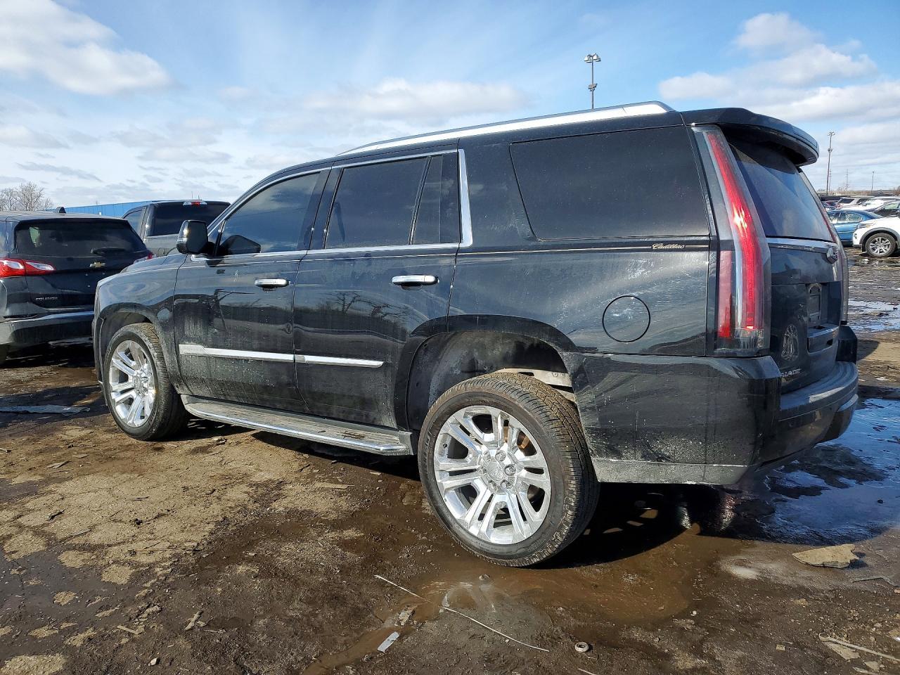 2015 Cadillac Escalade Luxury - zdjęcie 2