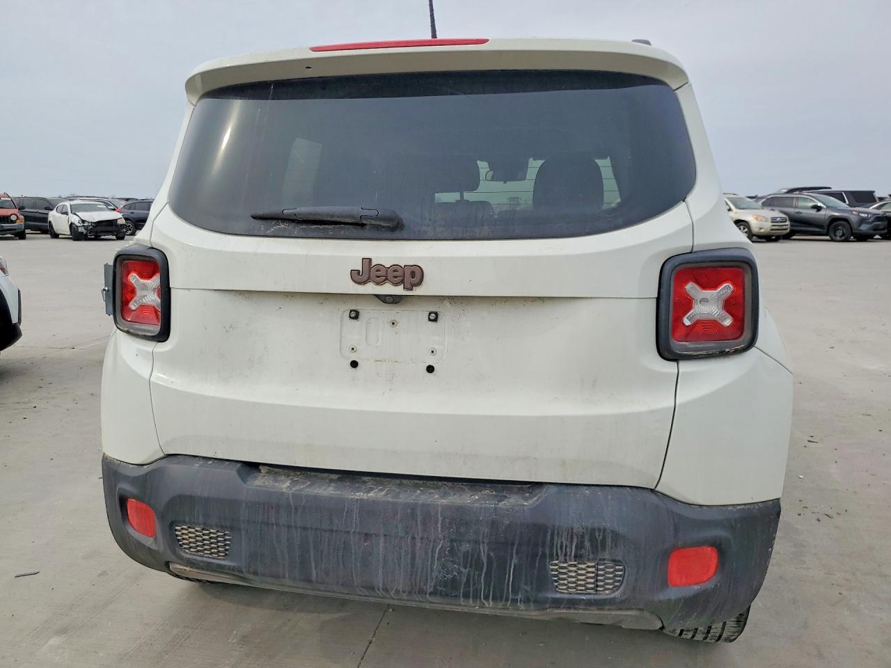 2016 Jeep Renegade Latitude - zdjęcie 6