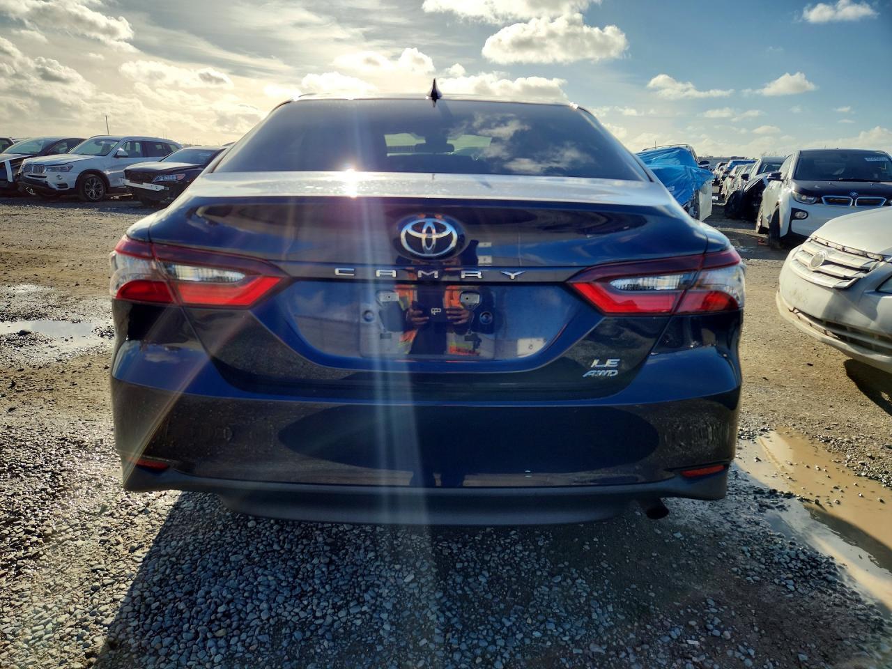 2022 Toyota Camry Le - zdjęcie 6