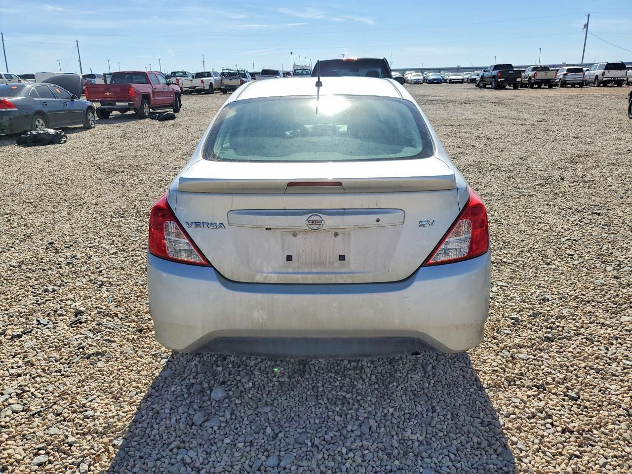 2019 Nissan Versa S - zdjęcie 6
