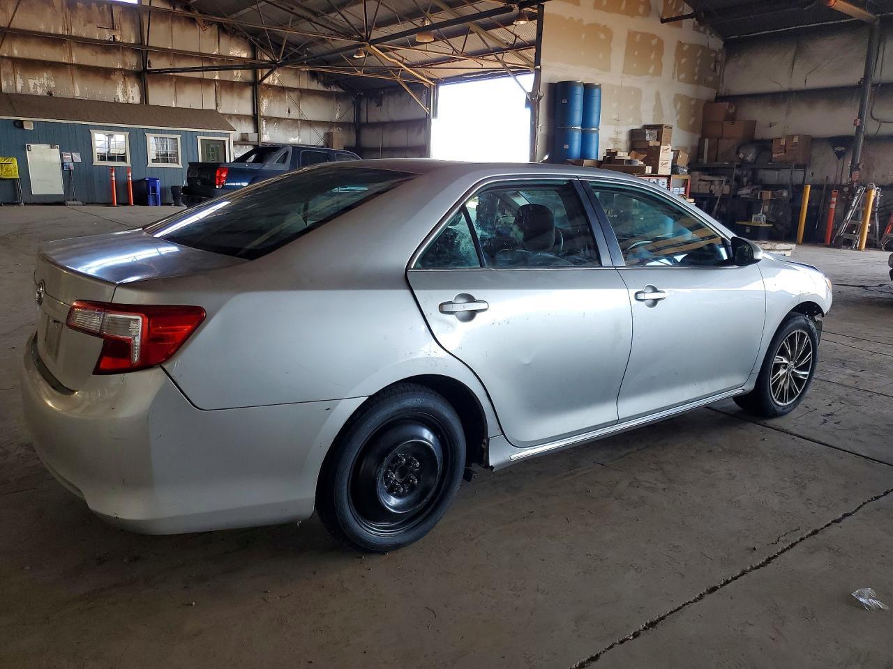 2014 Toyota Camry L - zdjęcie 3