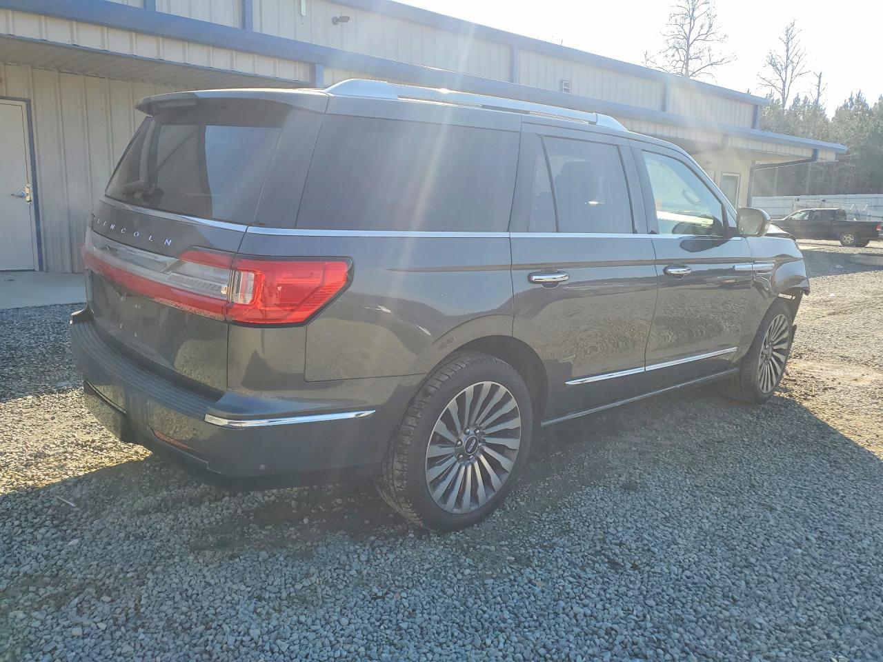 2018 Lincoln Navigator Reserve - zdjęcie 3