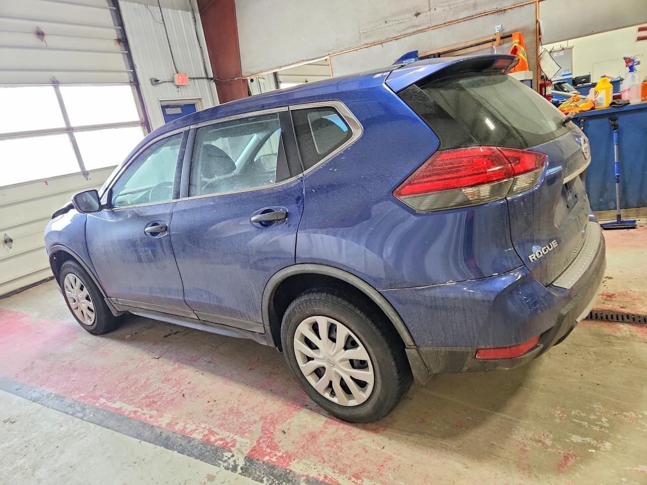 2017 Nissan Rogue S - zdjęcie 2