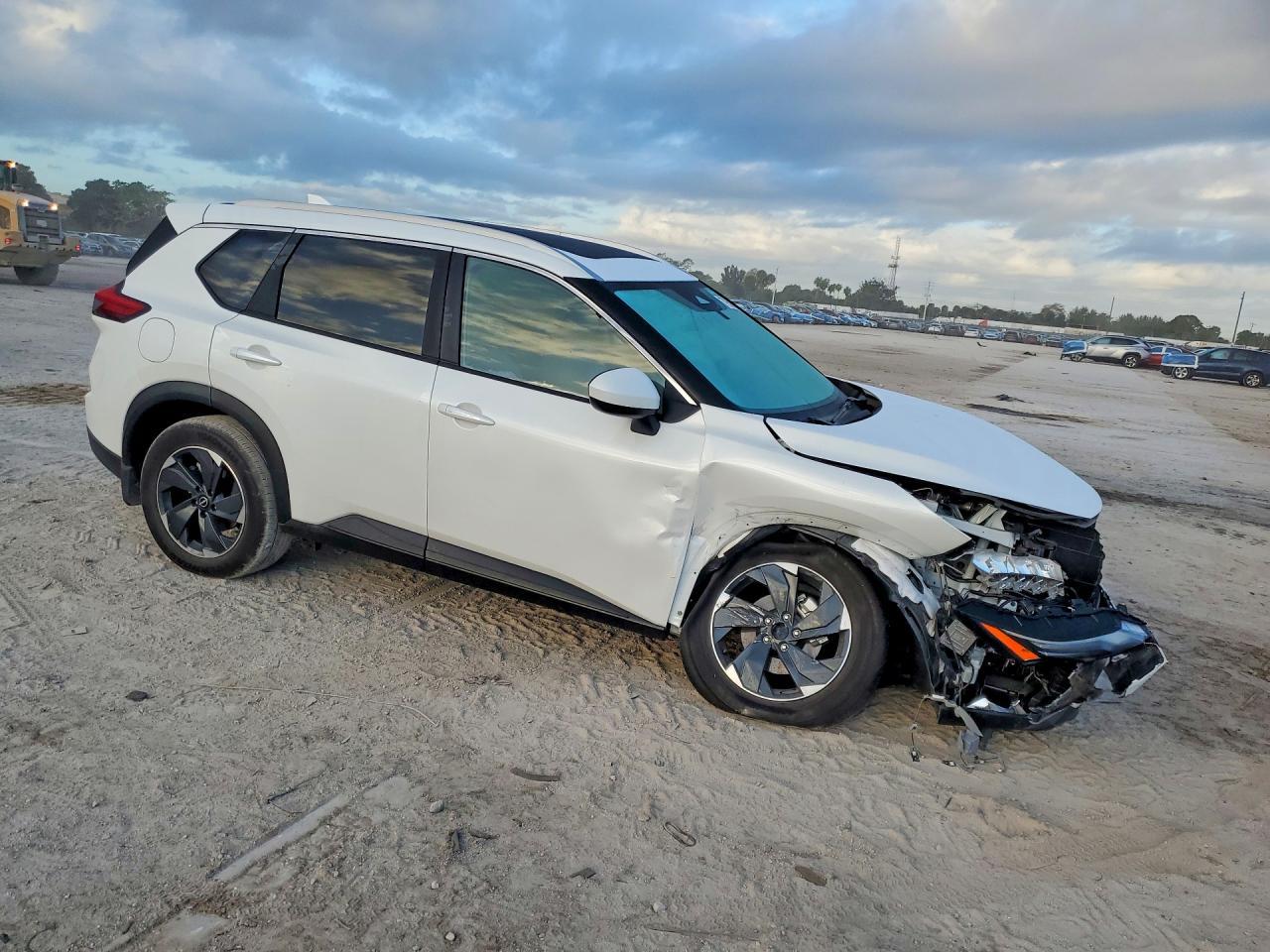 2024 Nissan Rogue Sv - zdjęcie 4