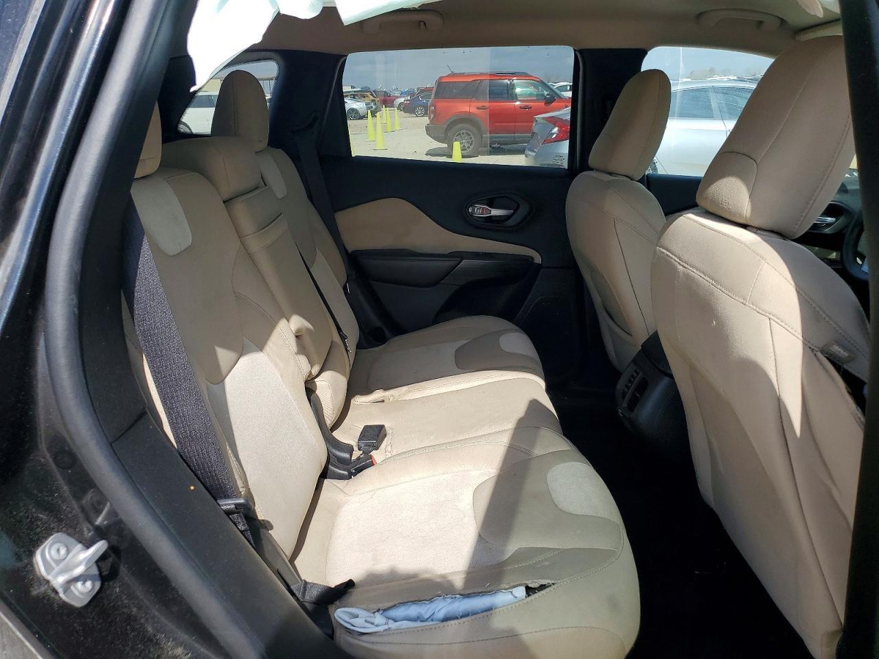 2016 Jeep Cherokee Sport - zdjęcie 11