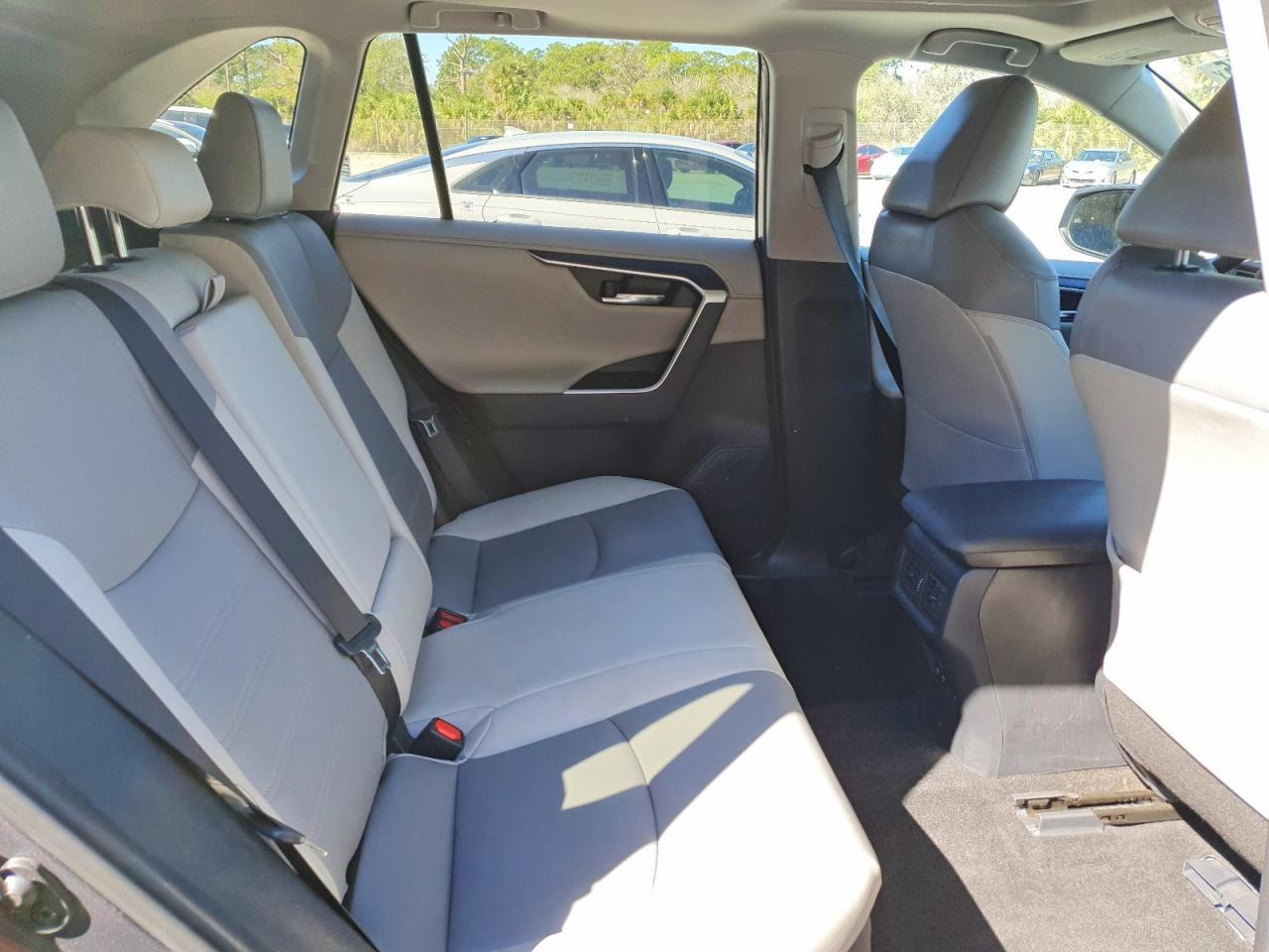 2019 Toyota Rav4 Hybrid Limited - zdjęcie 11