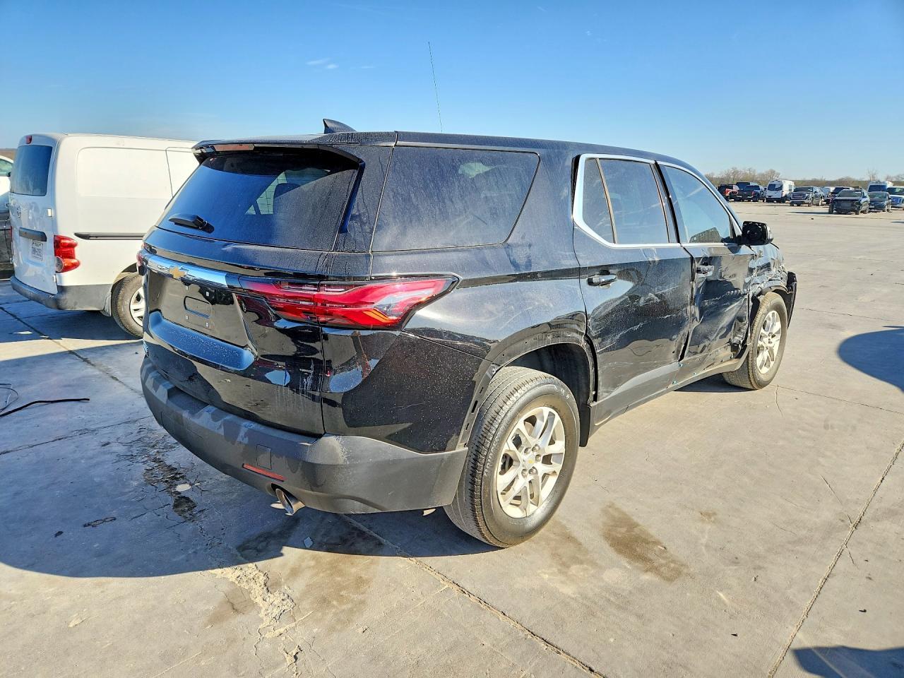 2023 Chevrolet Traverse Ls - zdjęcie 3