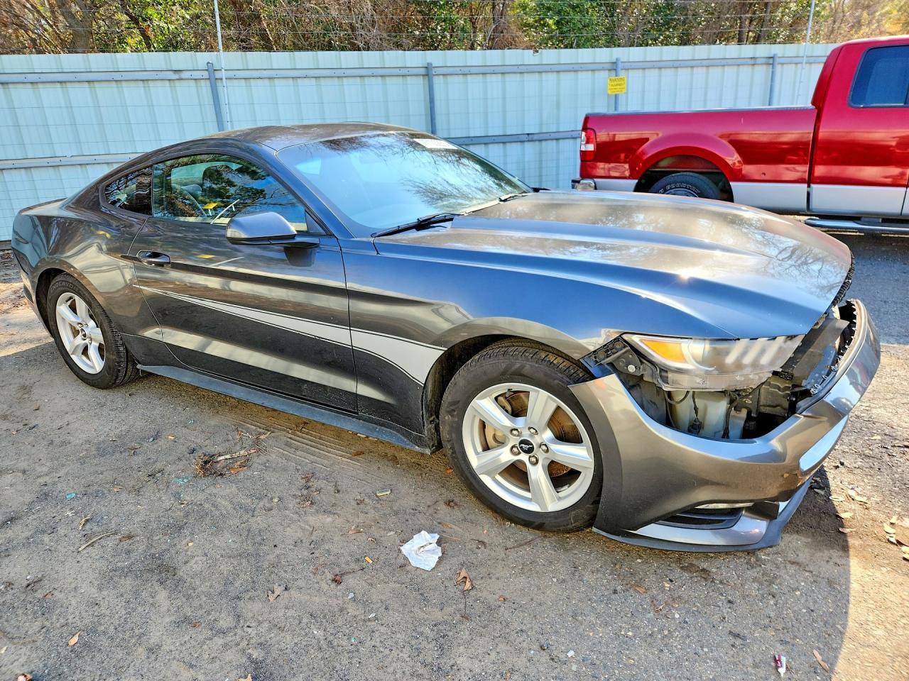 2017 Ford Mustang - zdjęcie 4