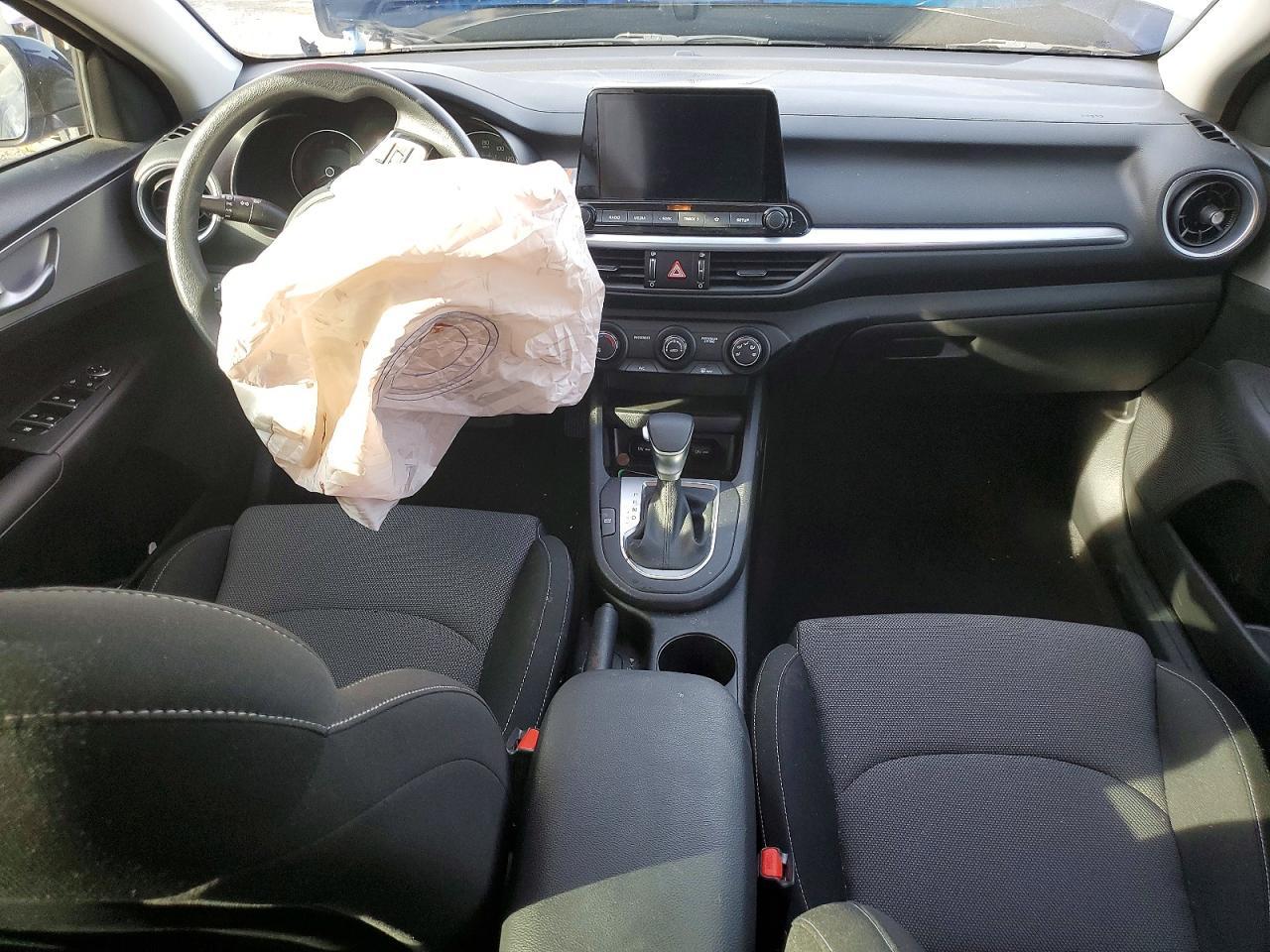 2023 Kia Forte Lxs - zdjęcie 8