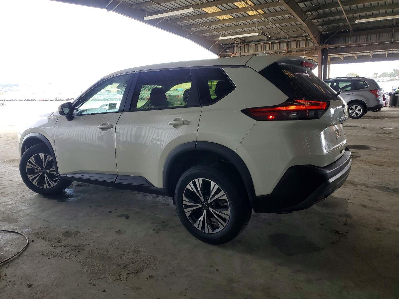 2023 Nissan Rogue Sv - zdjęcie 2