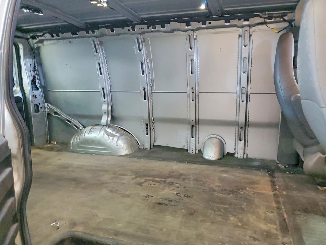 2019 Chevrolet Express G2500 - zdjęcie 11