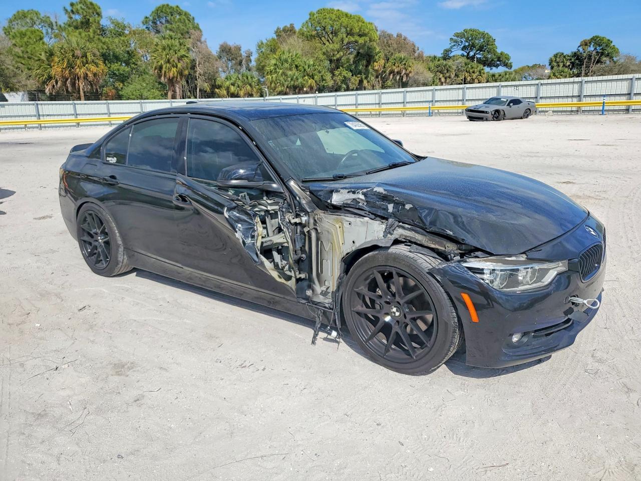 2017 BMW 330 I - zdjęcie 4