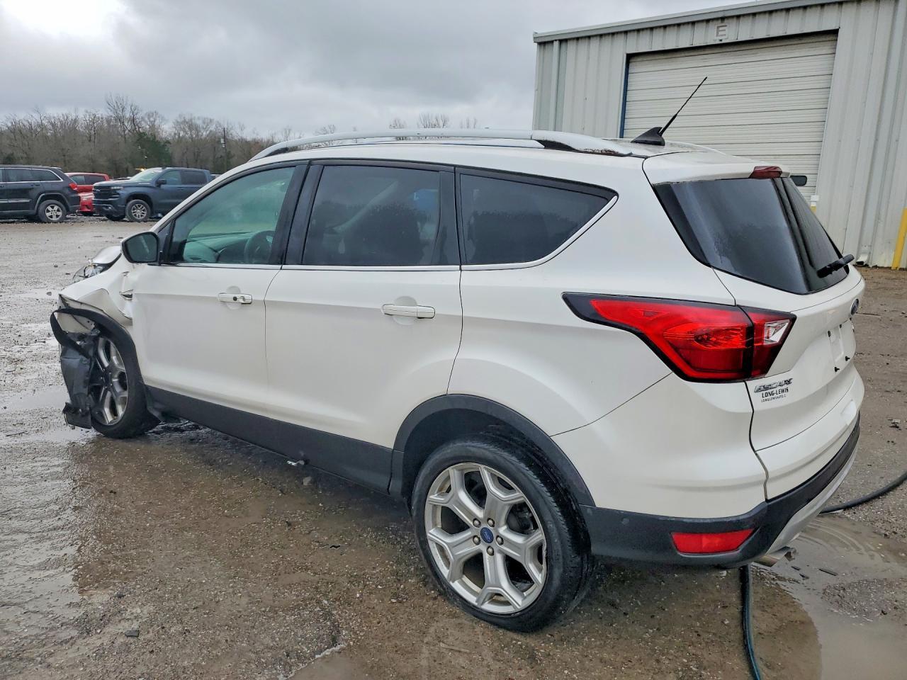 2019 Ford Escape Titanium - zdjęcie 2