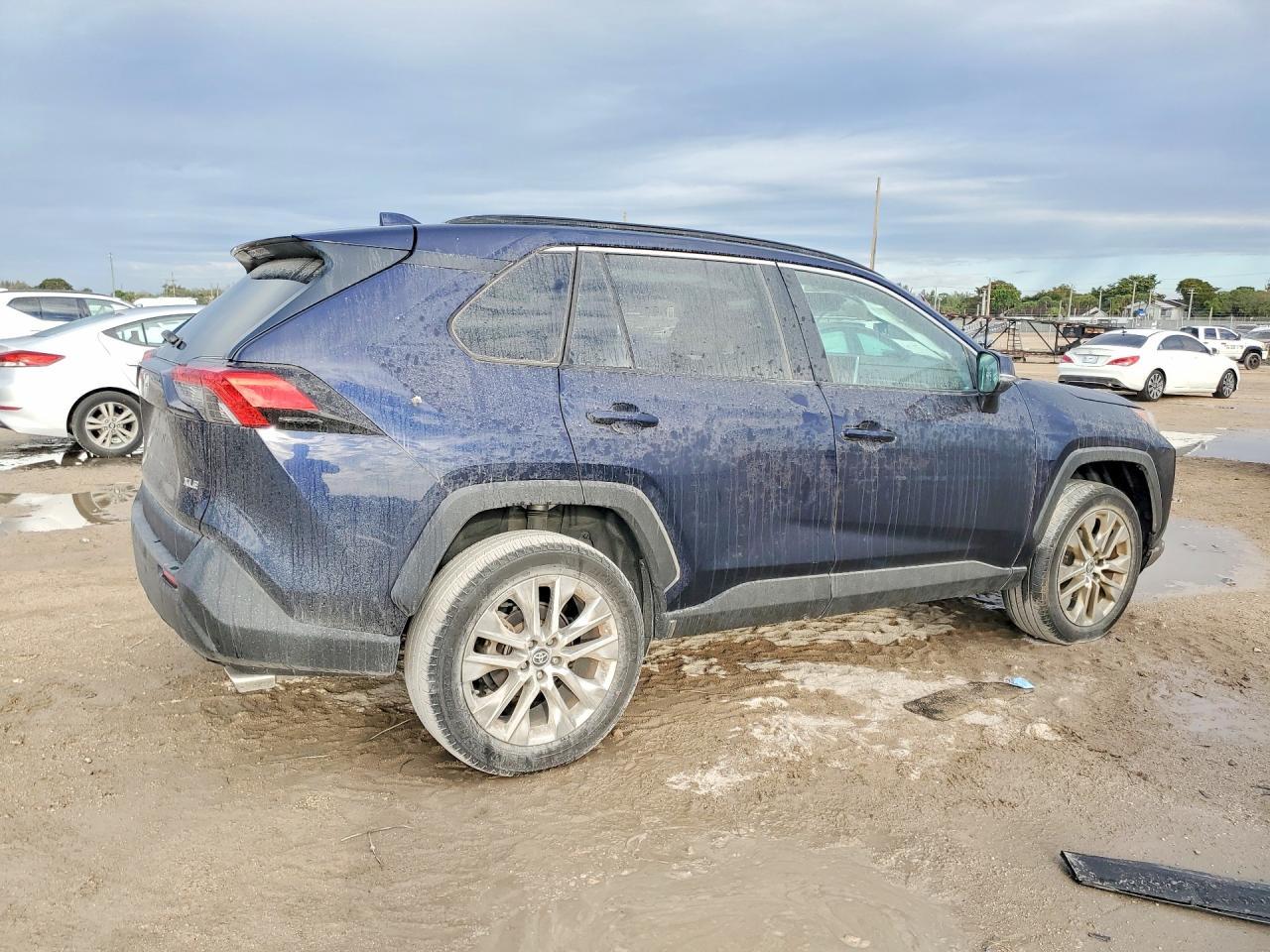 2023 Toyota Rav4 Xle Premium - zdjęcie 3