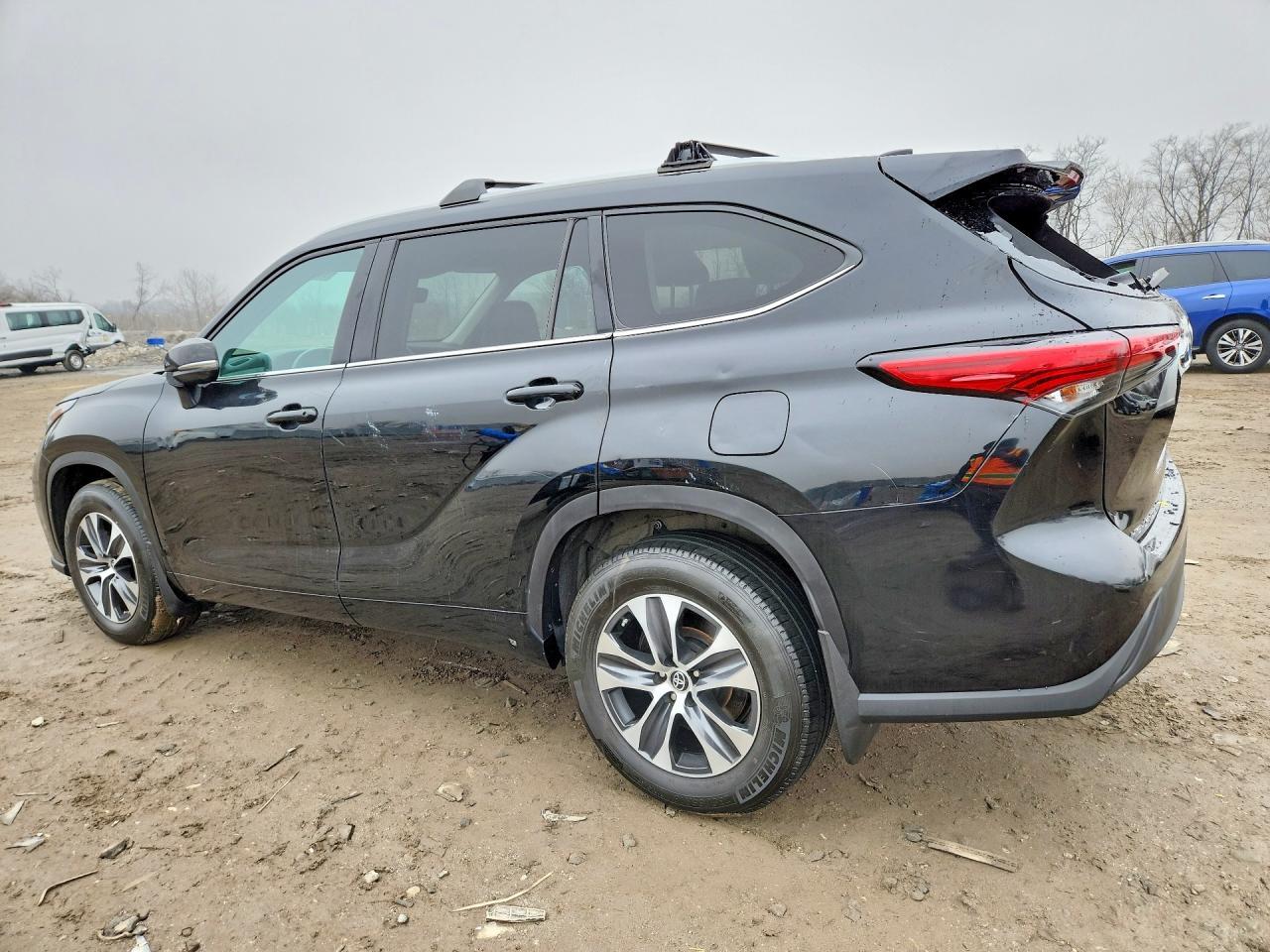 2023 Toyota Highlander L - zdjęcie 2